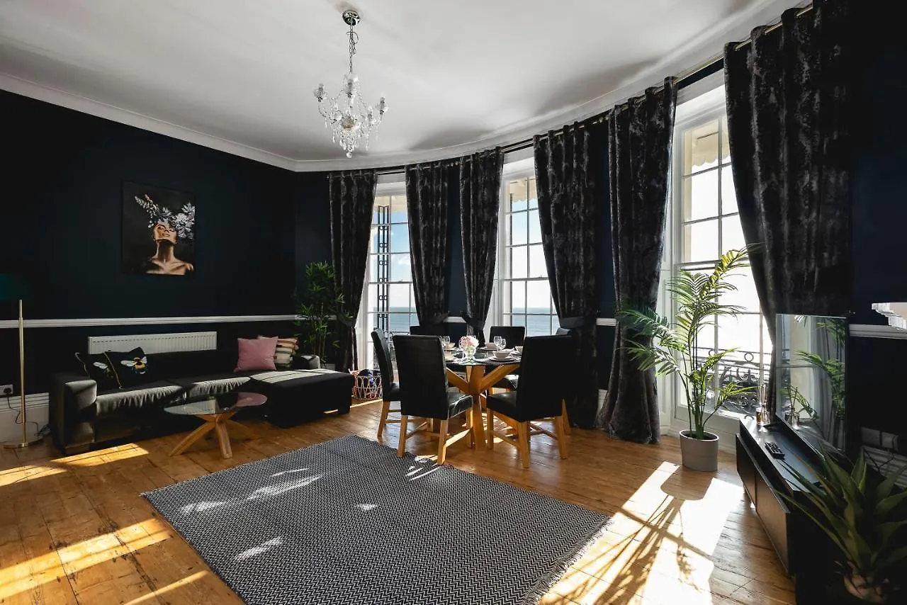 Marine Parade Sea View 2-Bedroom Apartment Brighton