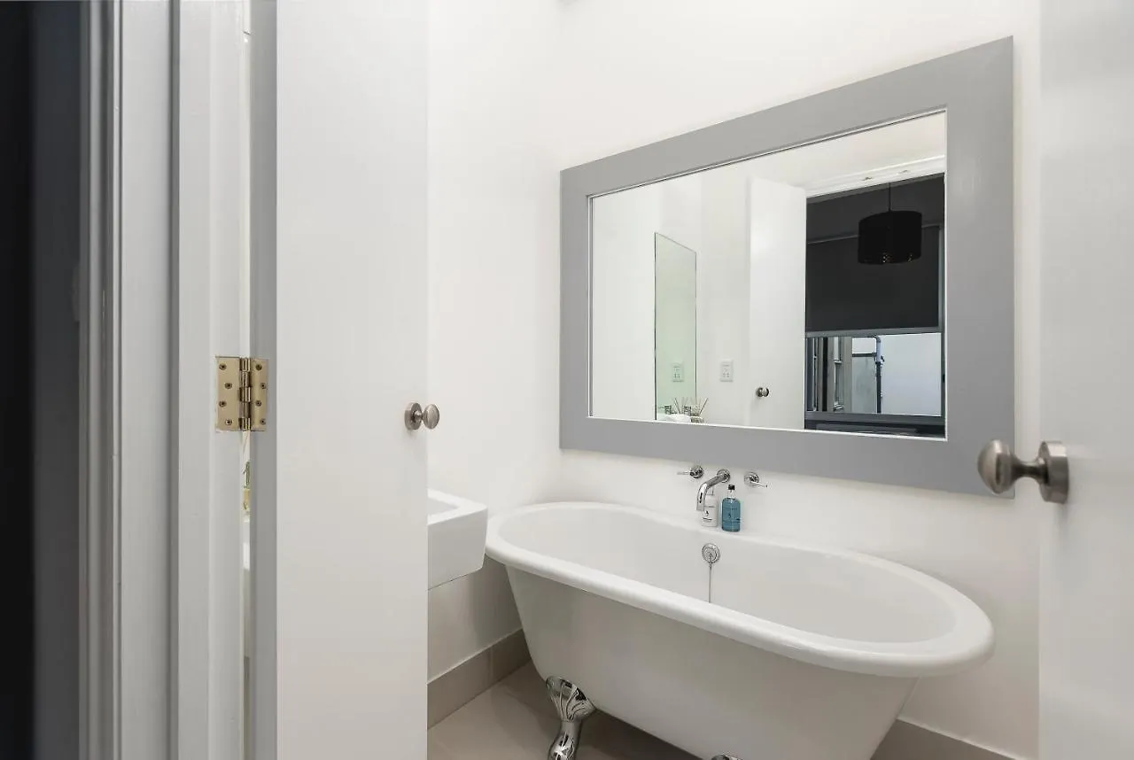 Marine Parade Sea View 2-Bedroom Apartment Hove