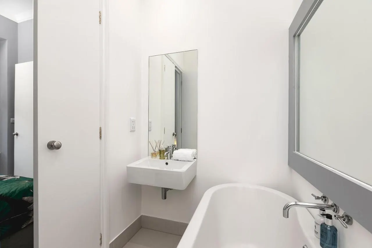 Marine Parade Sea View 2-Bedroom Apartment Hove