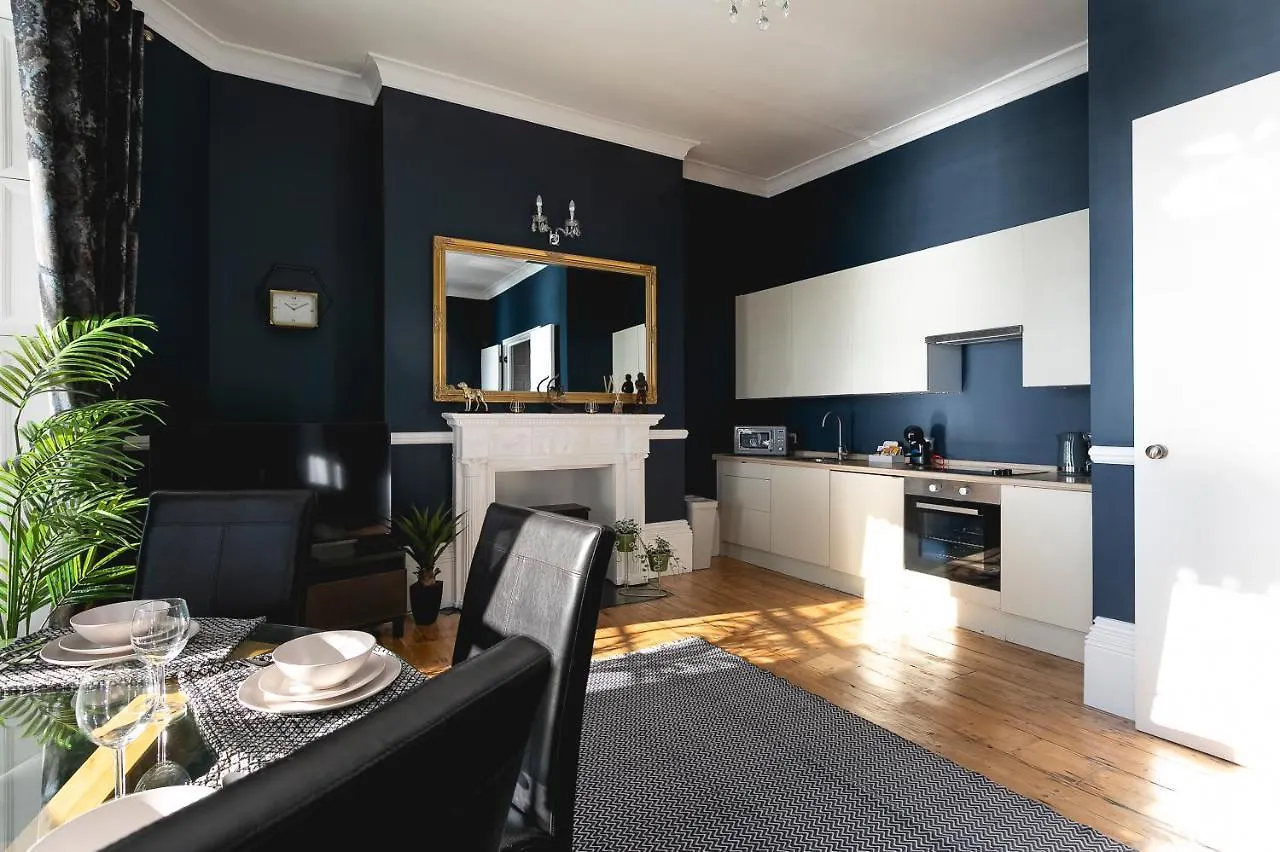 Marine Parade Sea View 2-Bedroom Apartment Hove 0*,